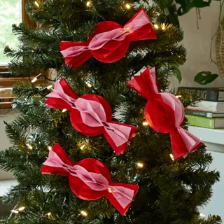 snoepjes rood roze kerst hangen in de kerstboom